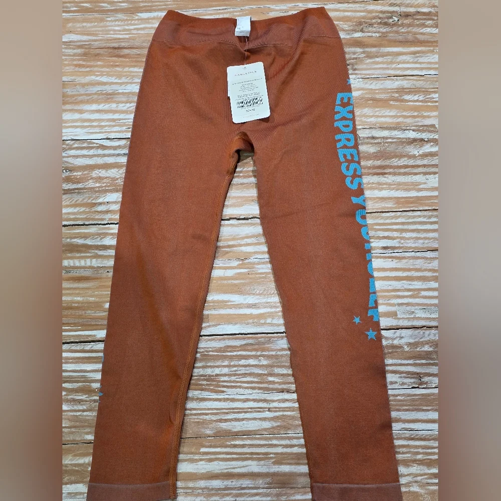 NWT Fabletics Ultra High Waisted Seamless Expression 7/8 Leggings Pants‎ M